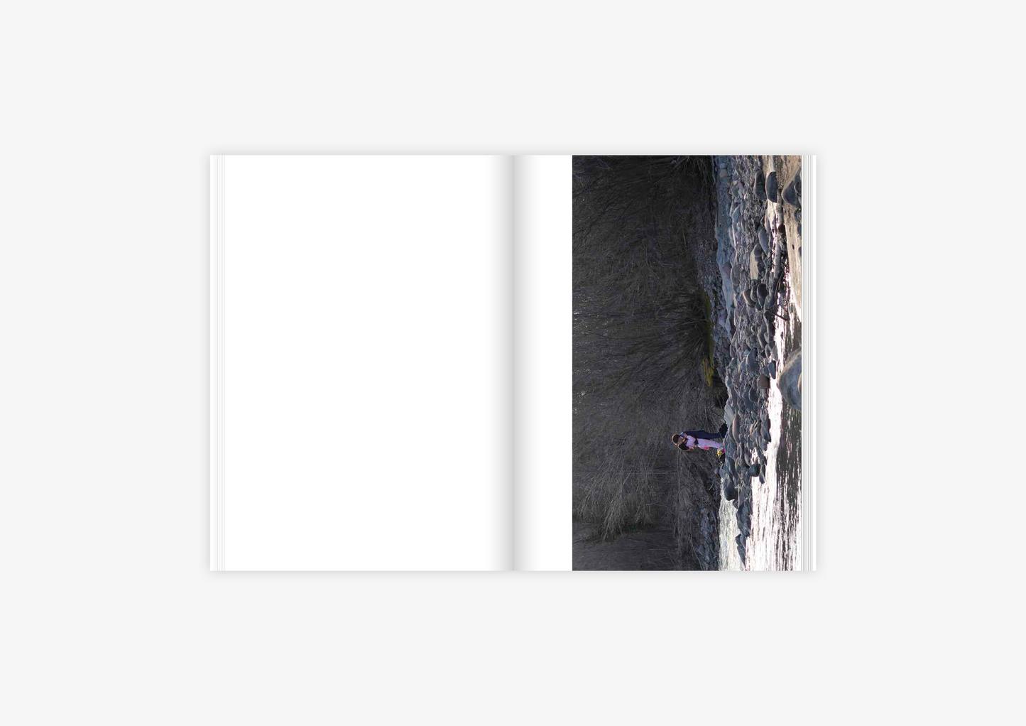 Nel vedere lungo il fiume / Vom Sehen flusswärts / In Seeing Along the River